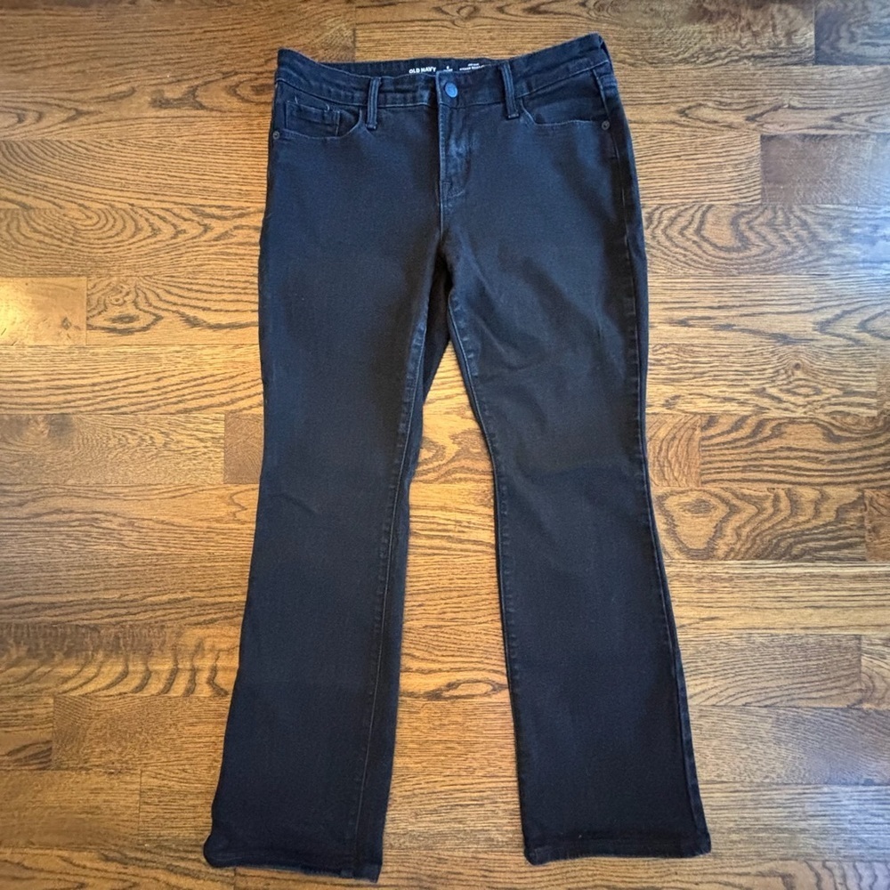 Old Navy Mid-Rise Kicker Boot-Cut Jeans – Size 6 Short